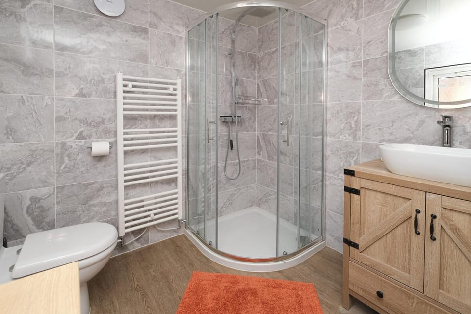 Homely 2BR Liverpool Stay Wi-Fi City Access House in Liverpool