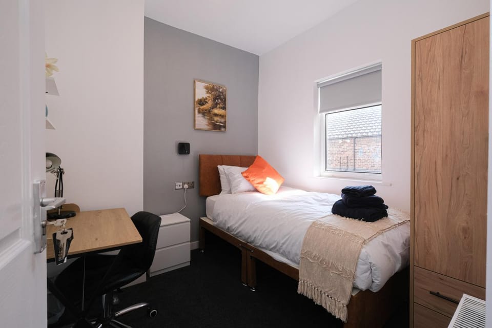 Homely 2BR Liverpool Stay Wi-Fi City Access House in Liverpool