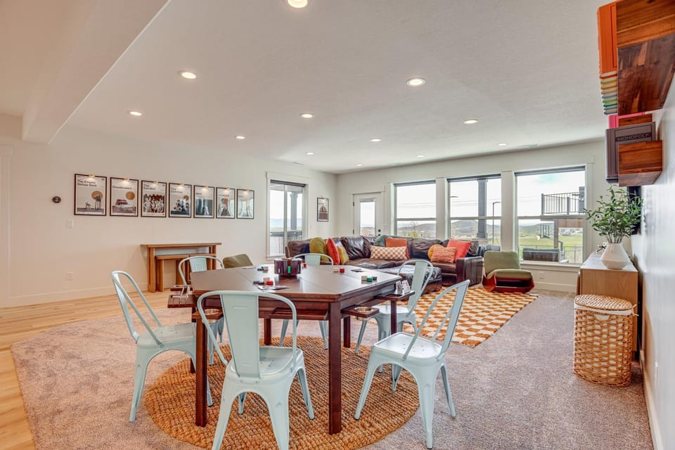 Luxury Bear Lake Getaway w/ Sports Court & Hot Tub House in Garden City