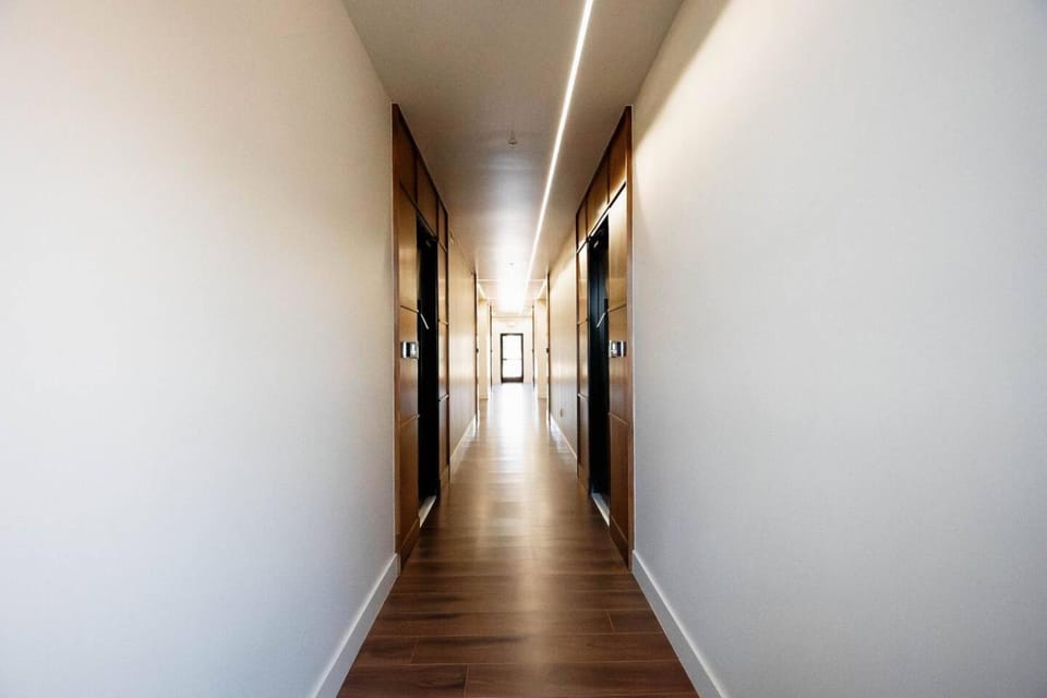 Brayden Tower Suite #01 Pool View Walk Out Patio Apartment in Lawton