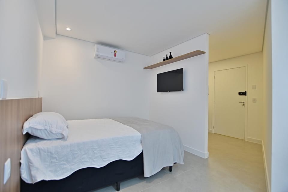 Bed, TV and multimedia, air conditioner