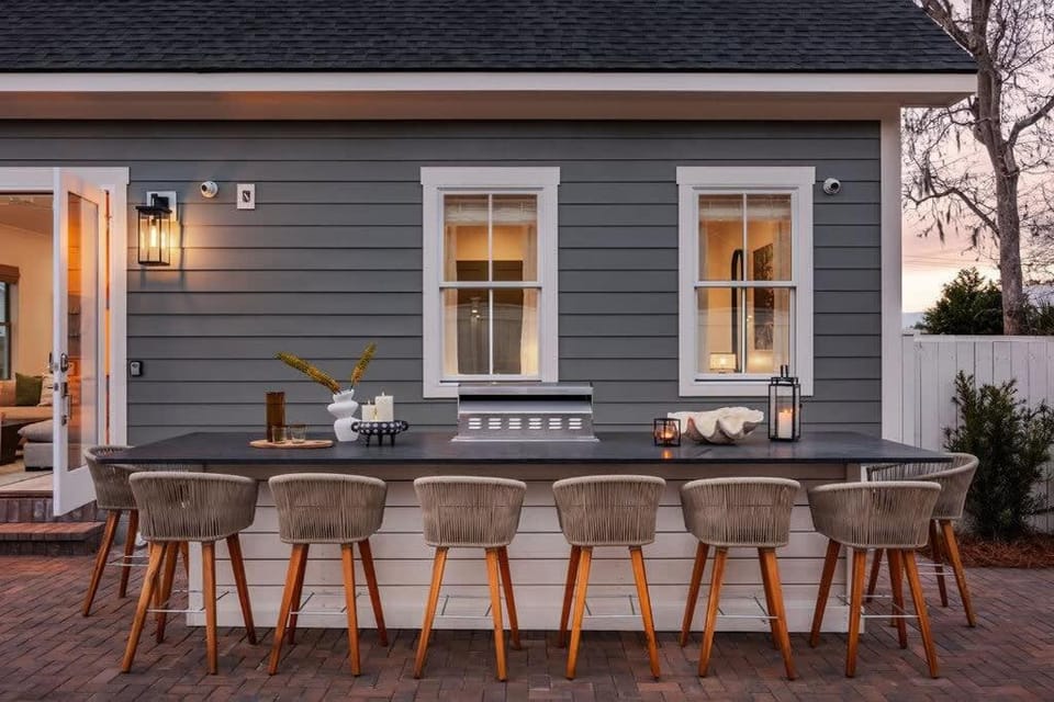 38 Guests 12 Bedroom Compound Private Pool House in Savannah
