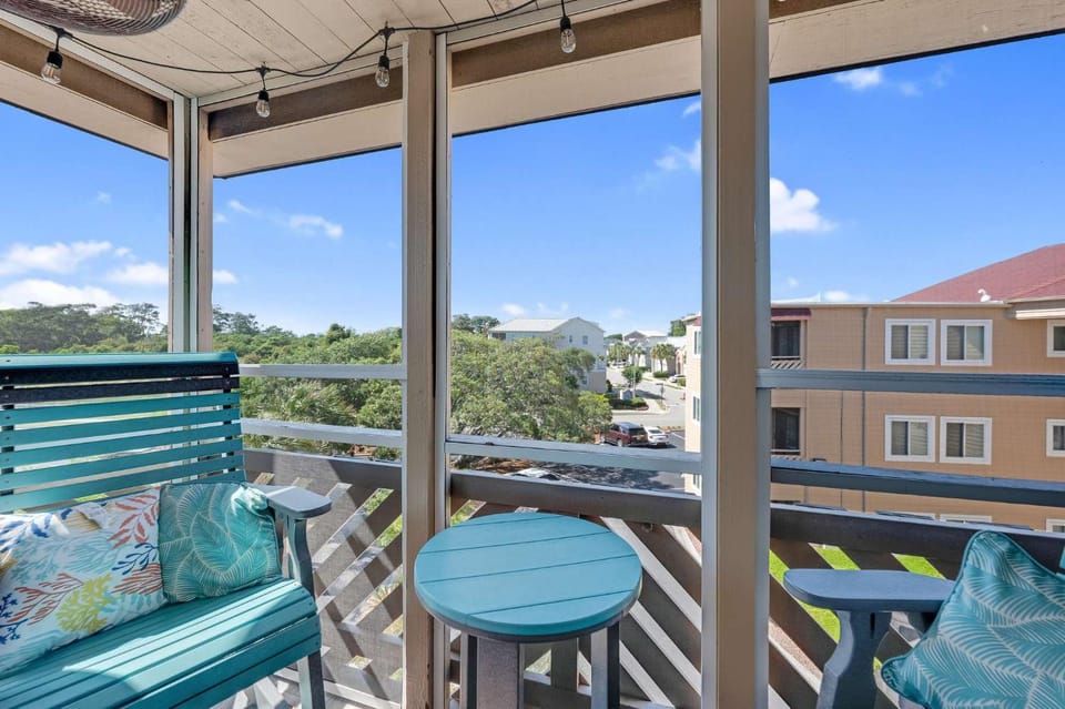 A Relaxing Place to Stay near the Beach with Pool House in North Myrtle Beach