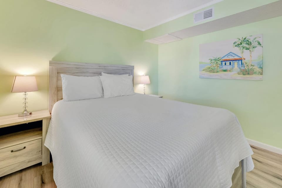 A Relaxing Place to Stay near the Beach with Pool House in North Myrtle Beach