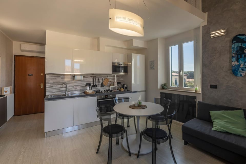 Kitchen or kitchenette, Living room