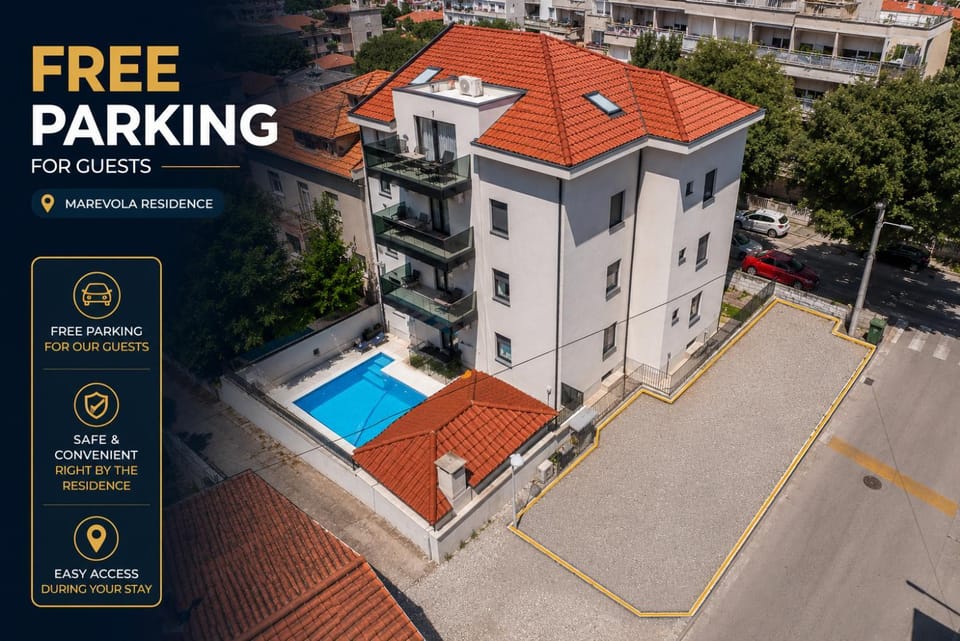 Property building, Bird's eye view, Pool view, Location, Parking