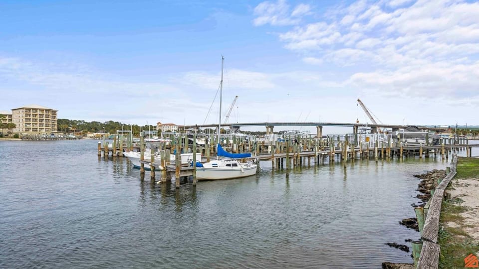 Modern Okaloosa Island 2BR/2BA Gulf Retreat House in Okaloosa Island