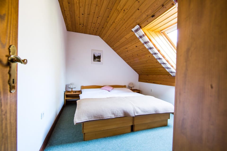 Bed, Photo of the whole room, Bedroom, Mountain view