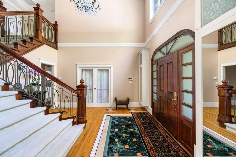 Luxury 5 Bed Cozy House in Shaughnessy Villa in Vancouver