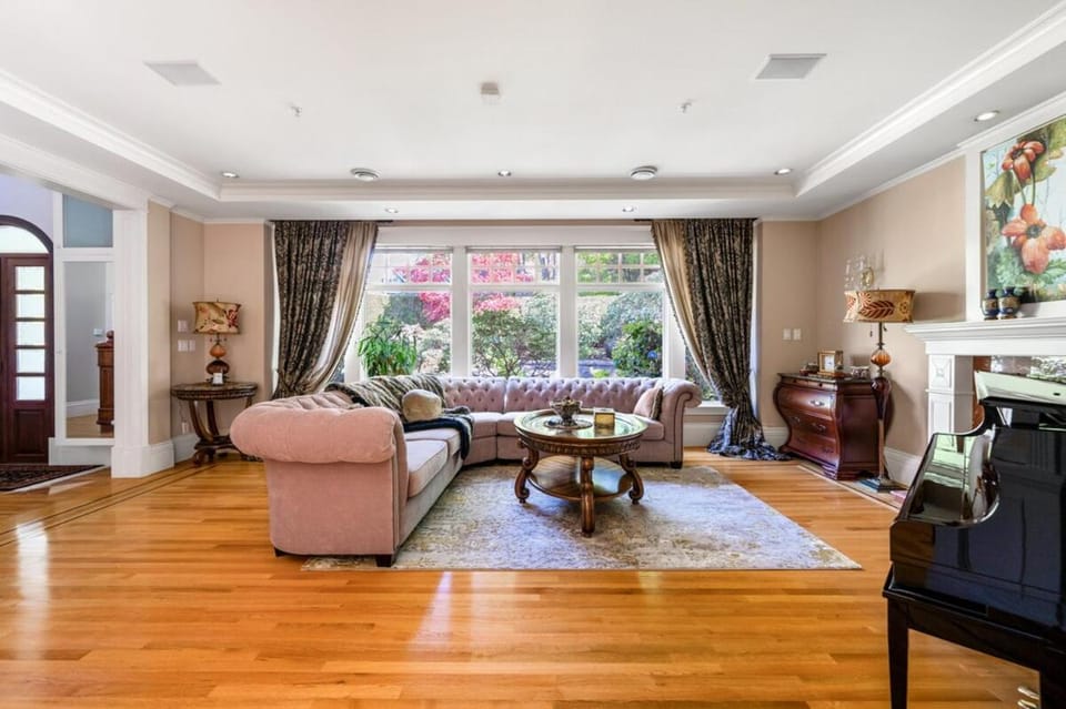 Luxury 5 Bed Cozy House in Shaughnessy Villa in Vancouver