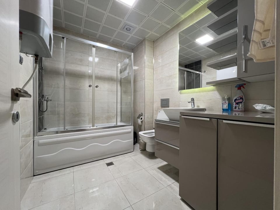 Shower, Toilet, Bathroom, Bath, towels