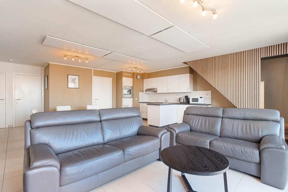 Kitchen or kitchenette, Seating area