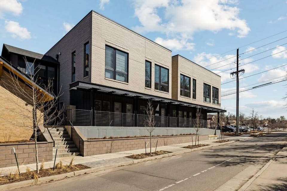 Property building, Day, Street view, Parking