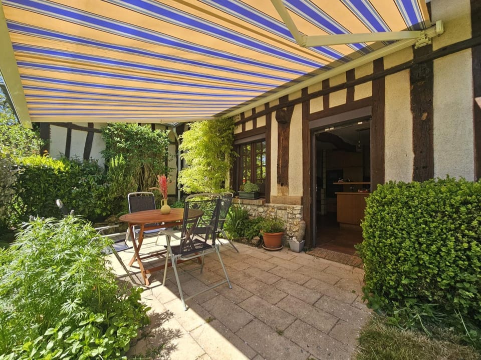 Patio, Dining area