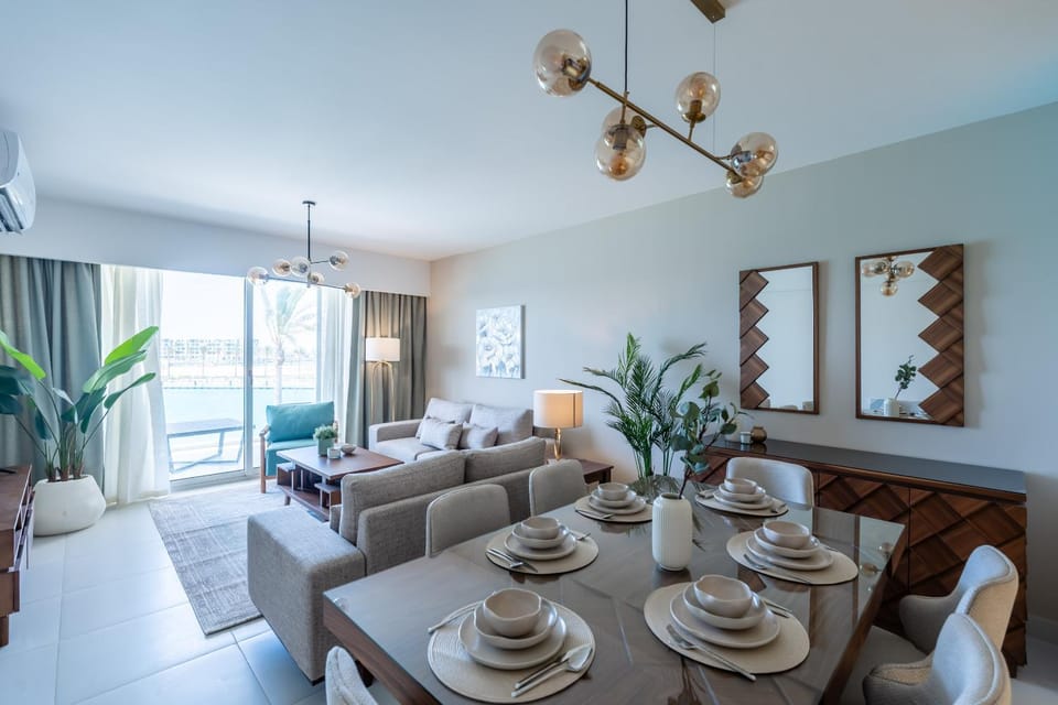 Living room, Dining area
