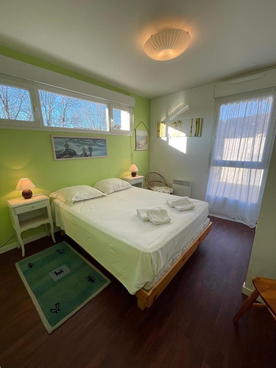 Bed, Photo of the whole room, Bedroom, towels