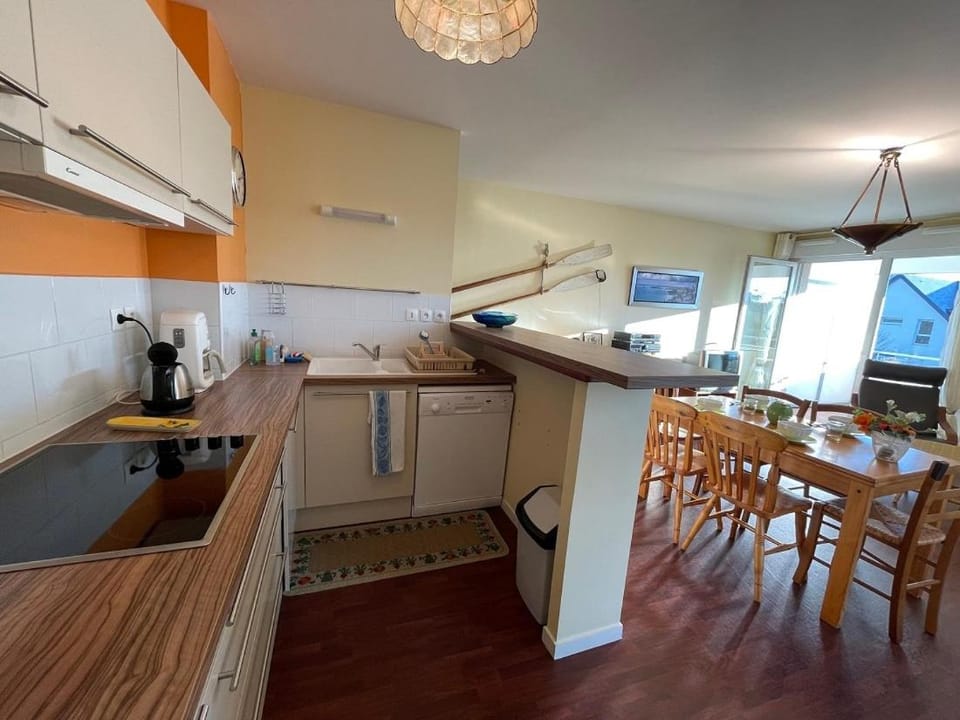 Dining area, dishwasher, oven, stove, toaster, kitchen