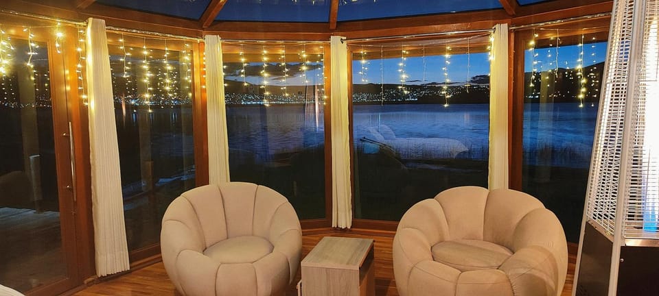 Los uros Isla atardecer Hotel in Puno, Peru