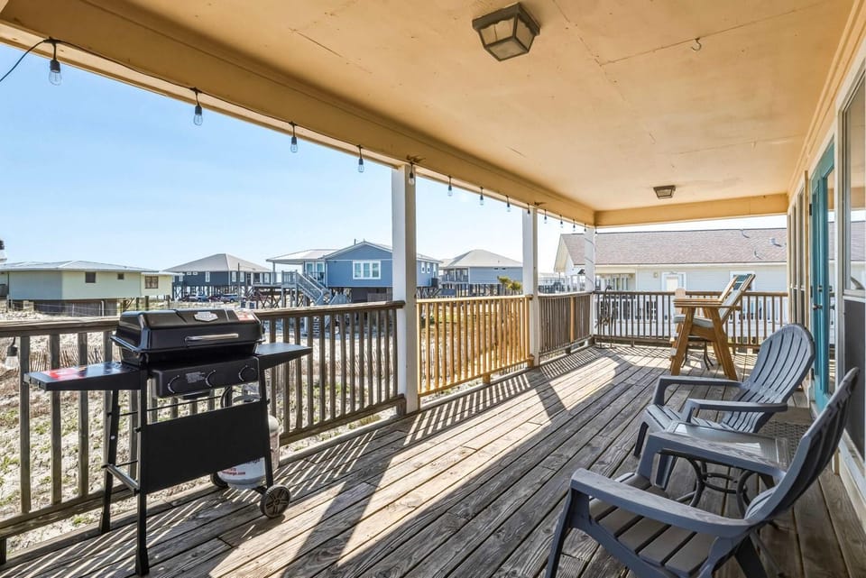 Serene 3BR Home Ocean Views Great Location House in Dauphin Island