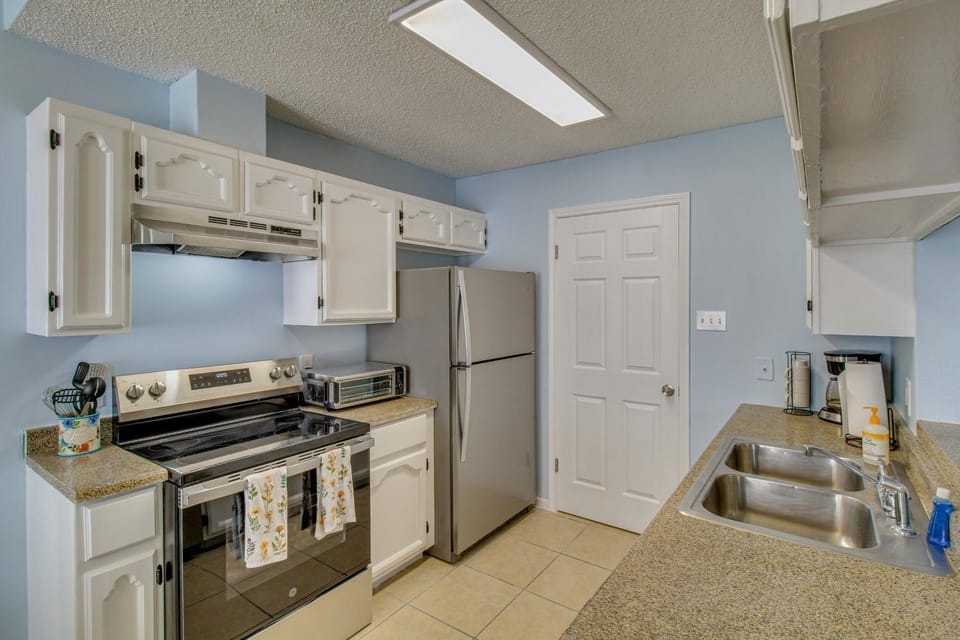 Furnished Corpus Christi Rental: Desk + Patios House in Nueces County