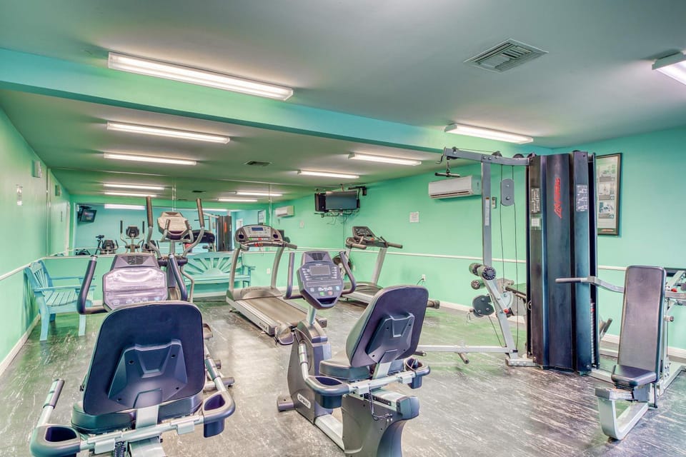 Gulf-view condo with central AC WiFi laundry pools gym & tennis House in Orange Beach