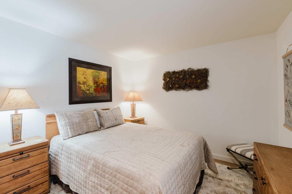 3BR Townhouse Near SHARC & Village - Dog Friendly Apartment in Sunriver