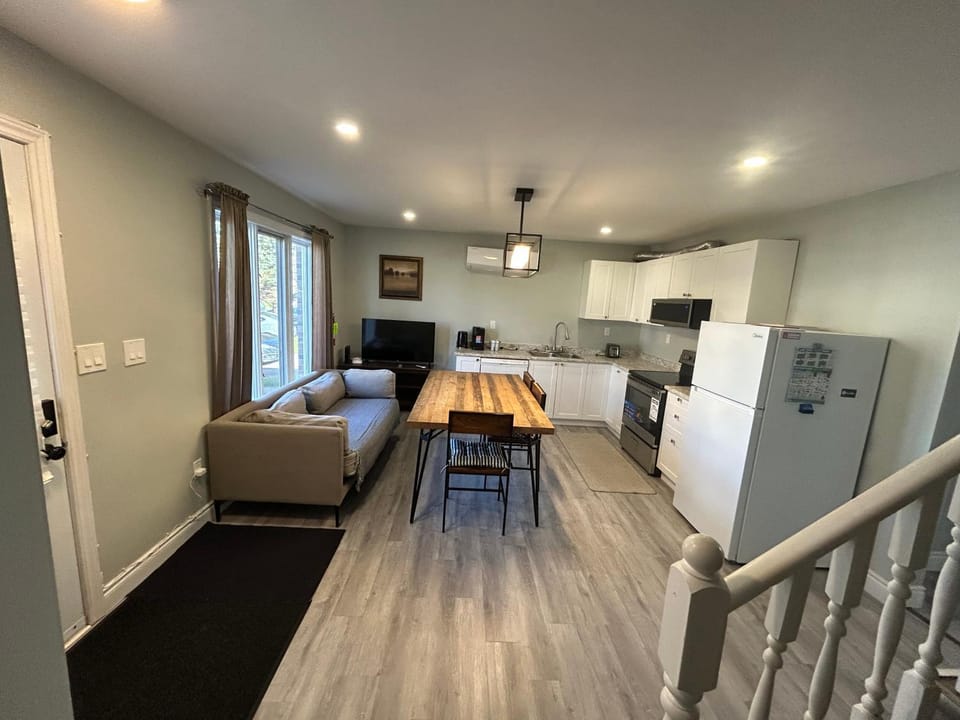 Kitchen or kitchenette, Living room, Dining area, dishwasher, minibar, oven, stove