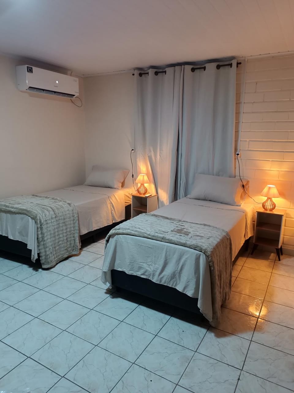 Bed, Bedroom, air conditioner