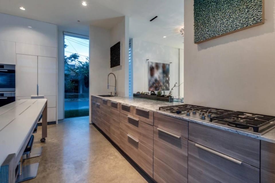 Luxury 2BR 2BA w Pool and Large Pets Allowed House in Dallas