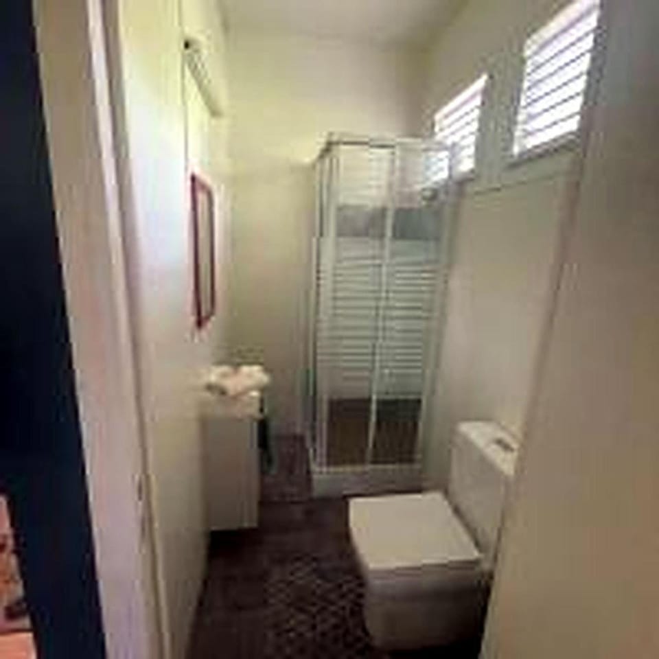 Shower, Toilet