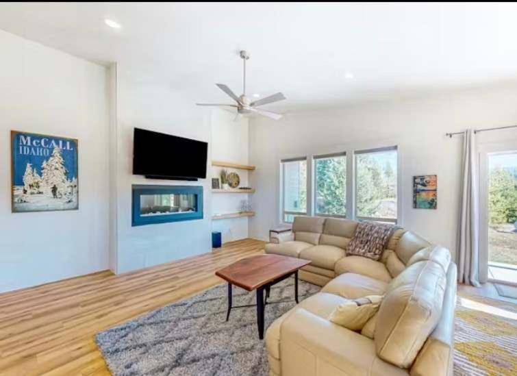 McCall Modern House with New Hot Tub House in McCall
