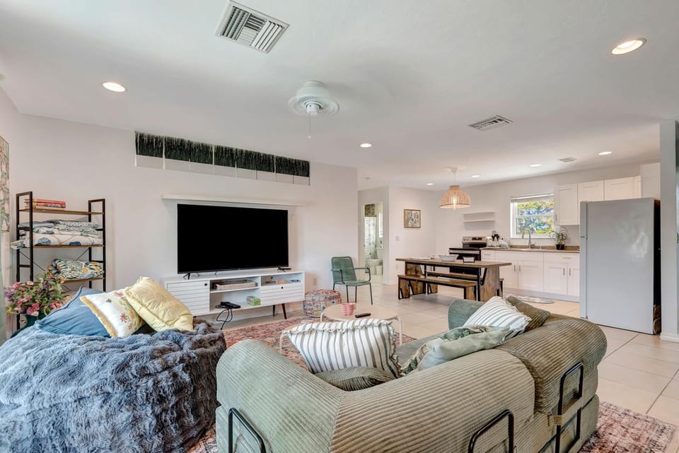 Beach Loft - Heated Pool & Spa Slide Fire Pit House in Bradenton