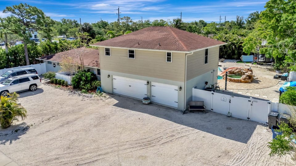 Beach Loft - Heated Pool & Spa Slide Fire Pit House in Bradenton