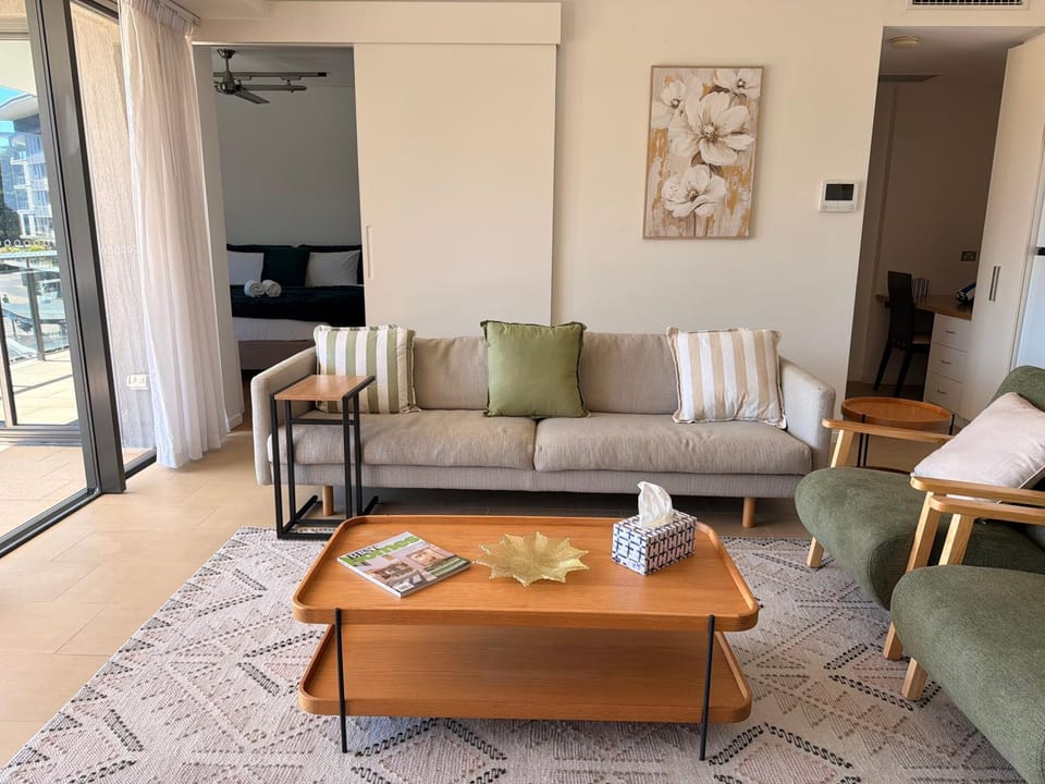 Paradise Lagoon Stay at Waterfront Apartment in Darwin
