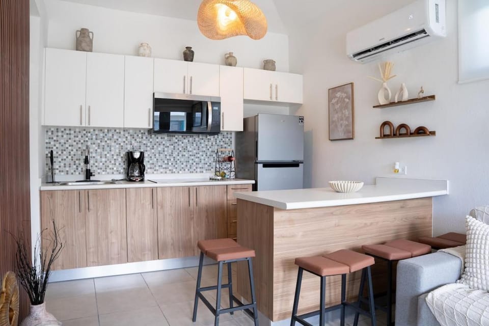 Kitchen or kitchenette, Living room, Seating area, Dining area, stove, air conditioner