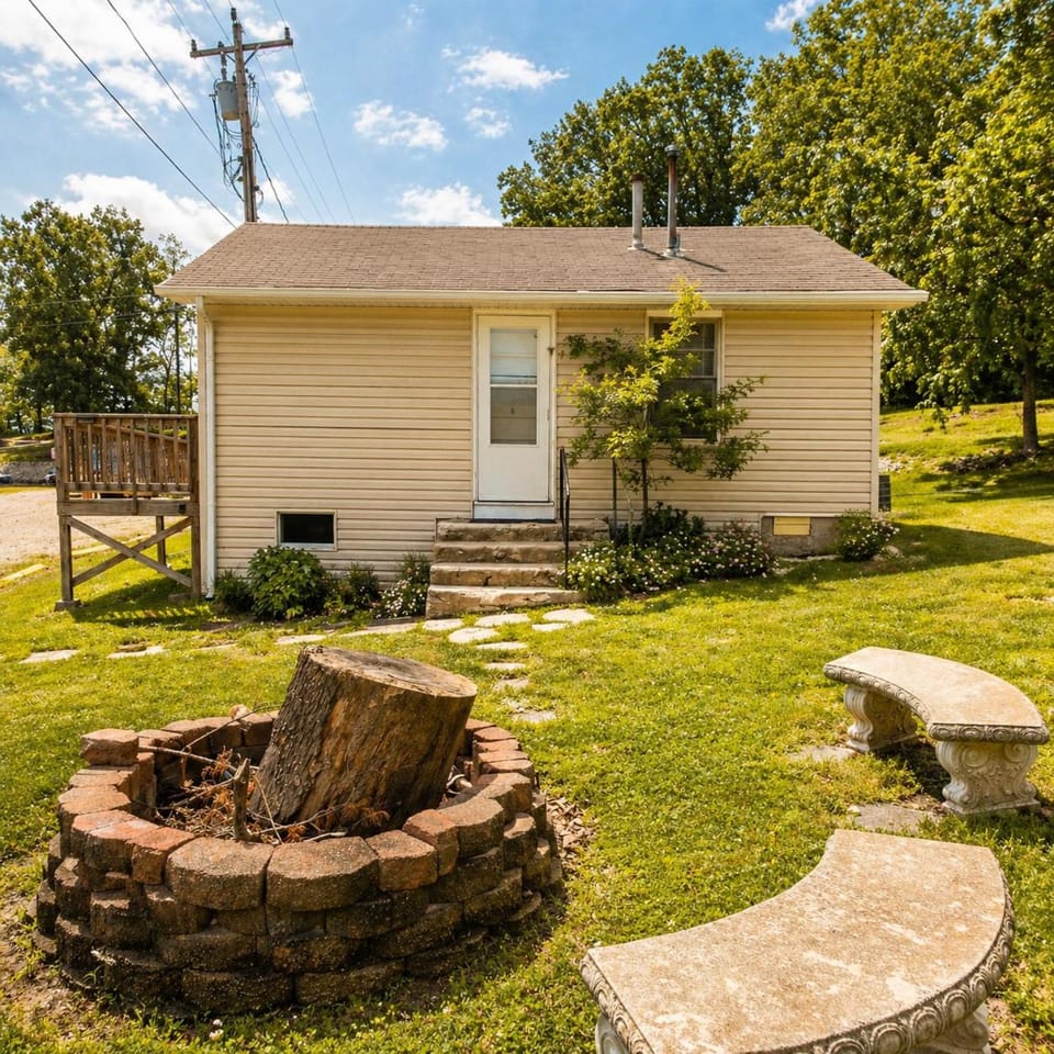 Buccaneer Bay Bungalow #8 House in Lake of the Ozarks