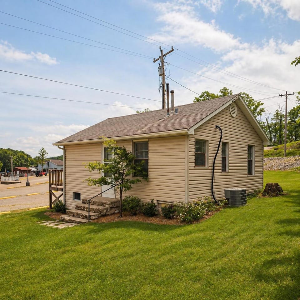 Buccaneer Bay Bungalow #8 House in Lake of the Ozarks