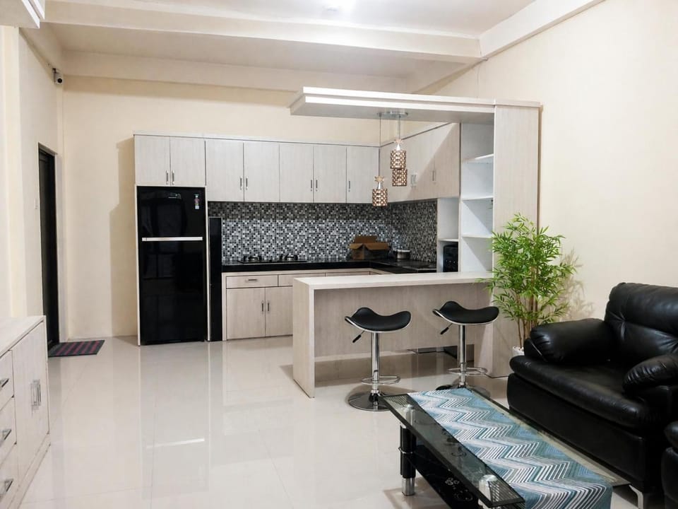 Kitchen or kitchenette, Living room, Seating area, minibar