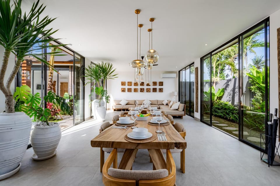Seating area, Dining area