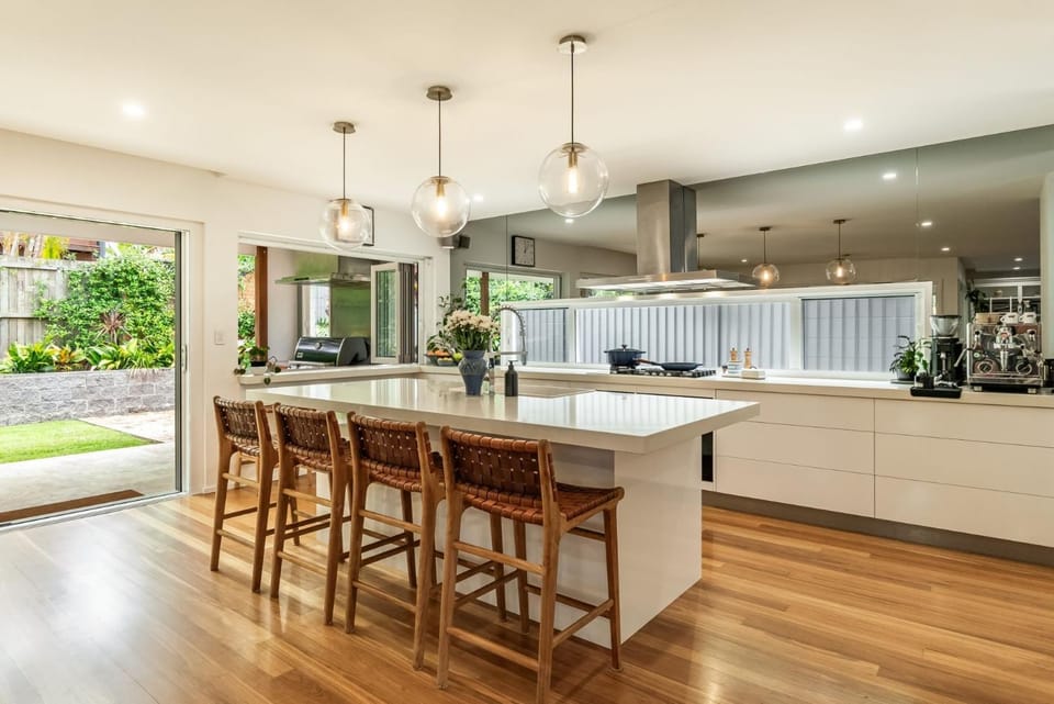 Kitchen or kitchenette, Dining area, stove