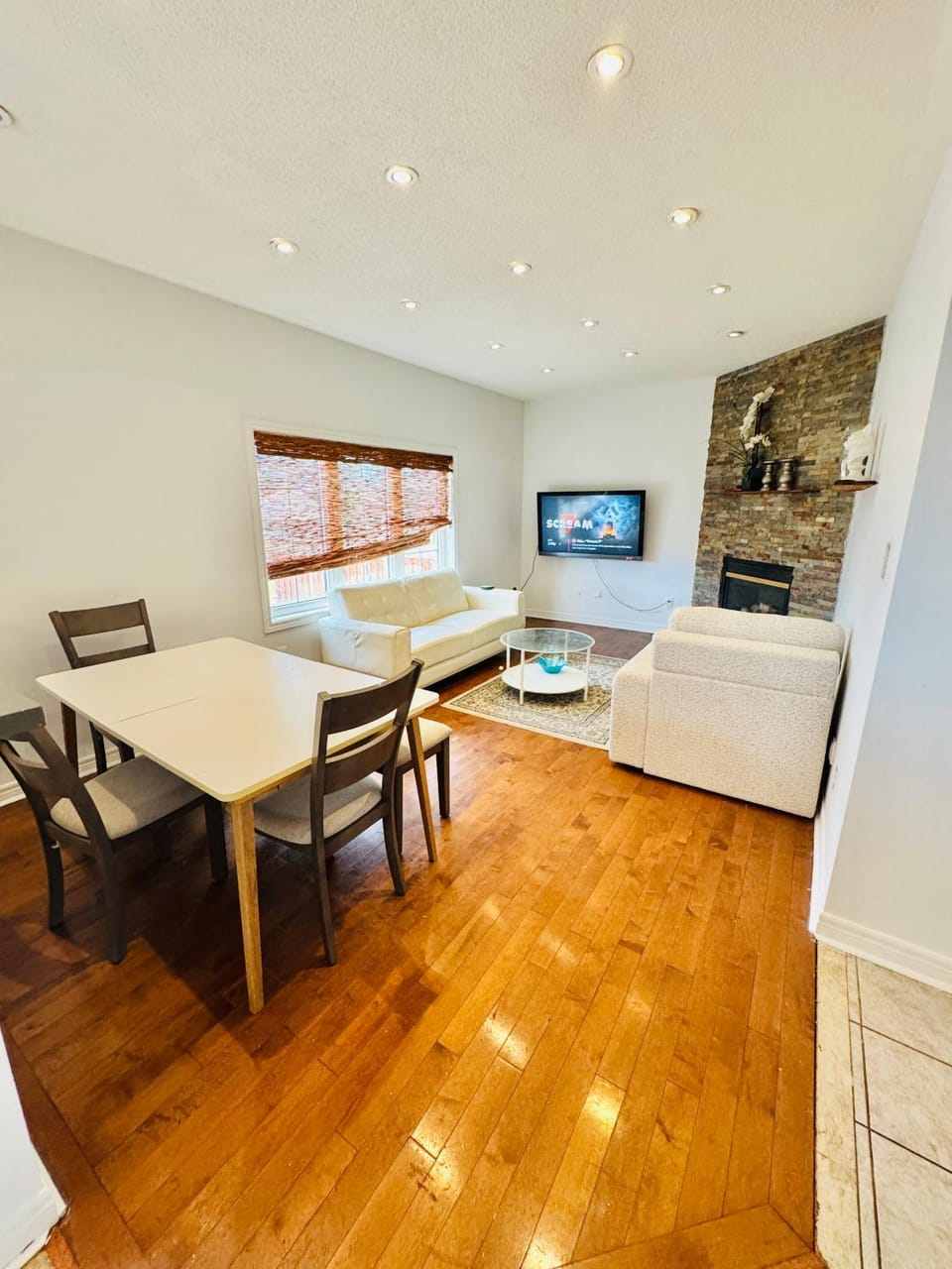 Private room with attach bath with a parkview Bed and Breakfast in Milton