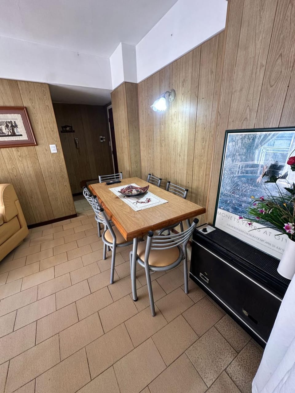 Dining area, heating