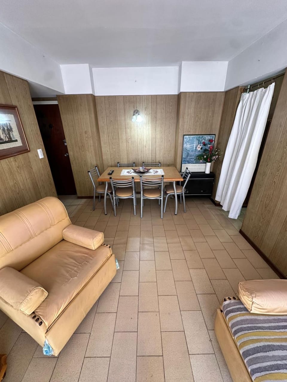Lobby or reception, Photo of the whole room, Dining area, heating