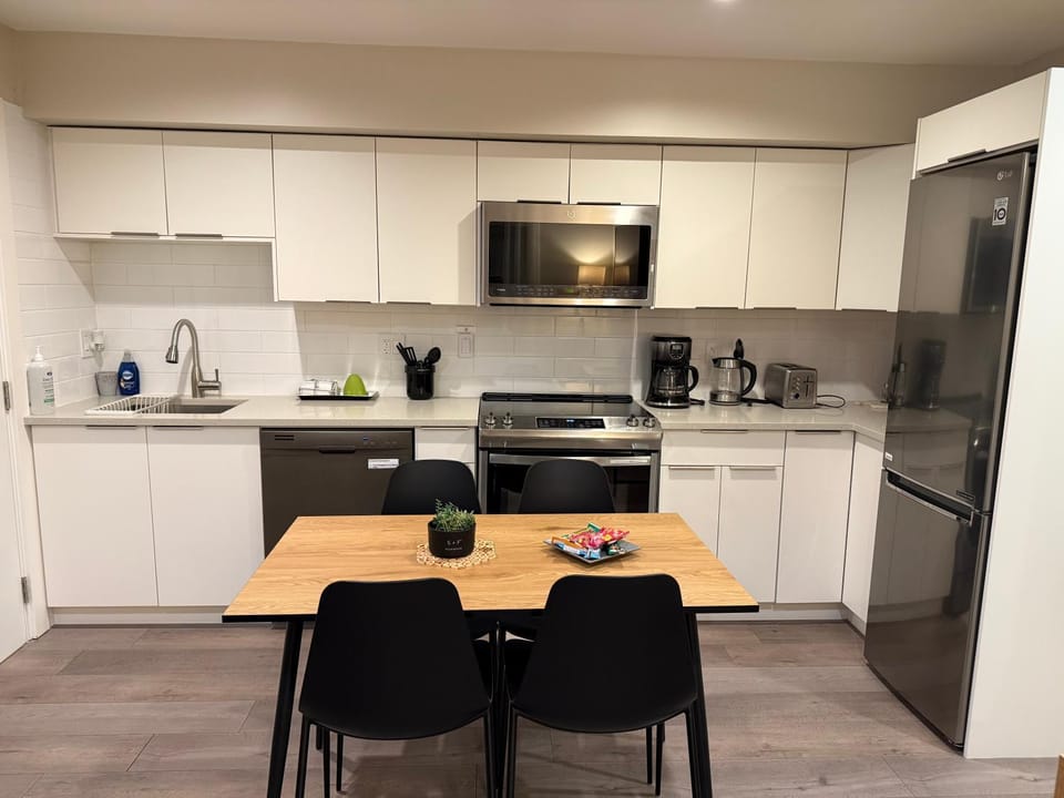 Dining area, kitchen