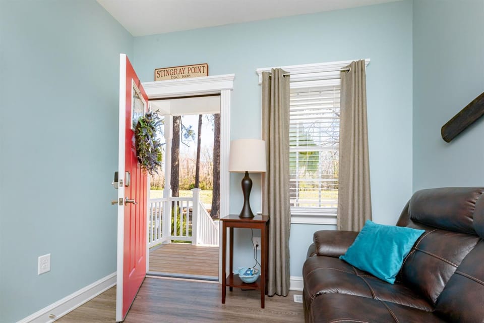 Two Private Cottages 3BR, Boat Parking, Walk to Marinas House in Virginia