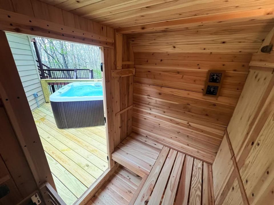Hot Tub, Sauna