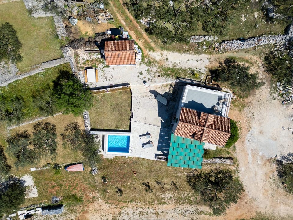 Property building, Bird's eye view, Garden