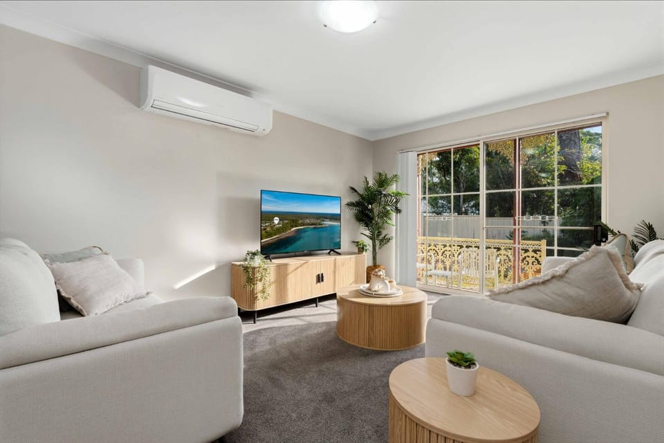 Husky Hideaway by Experience Jervis Bay House in Huskisson