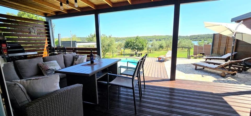 Day, View (from property/room), Balcony/Terrace, Seating area, Pool view, Swimming pool, sunbed