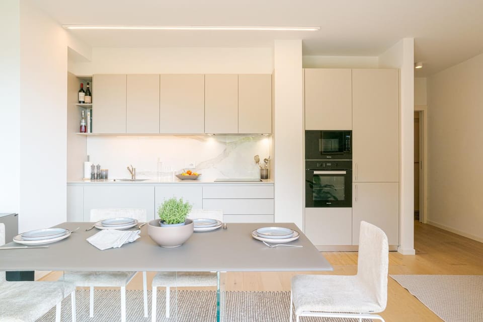 Kitchen or kitchenette, Dining area